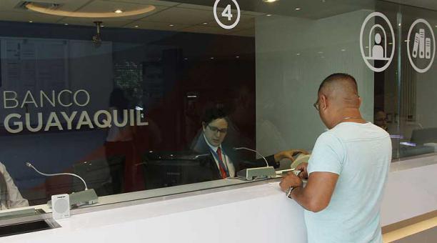 Atención en una oficina del Banco Guayaquil
